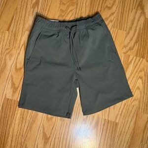 Makers Mark boys Xs (4-5) Olive Shorts